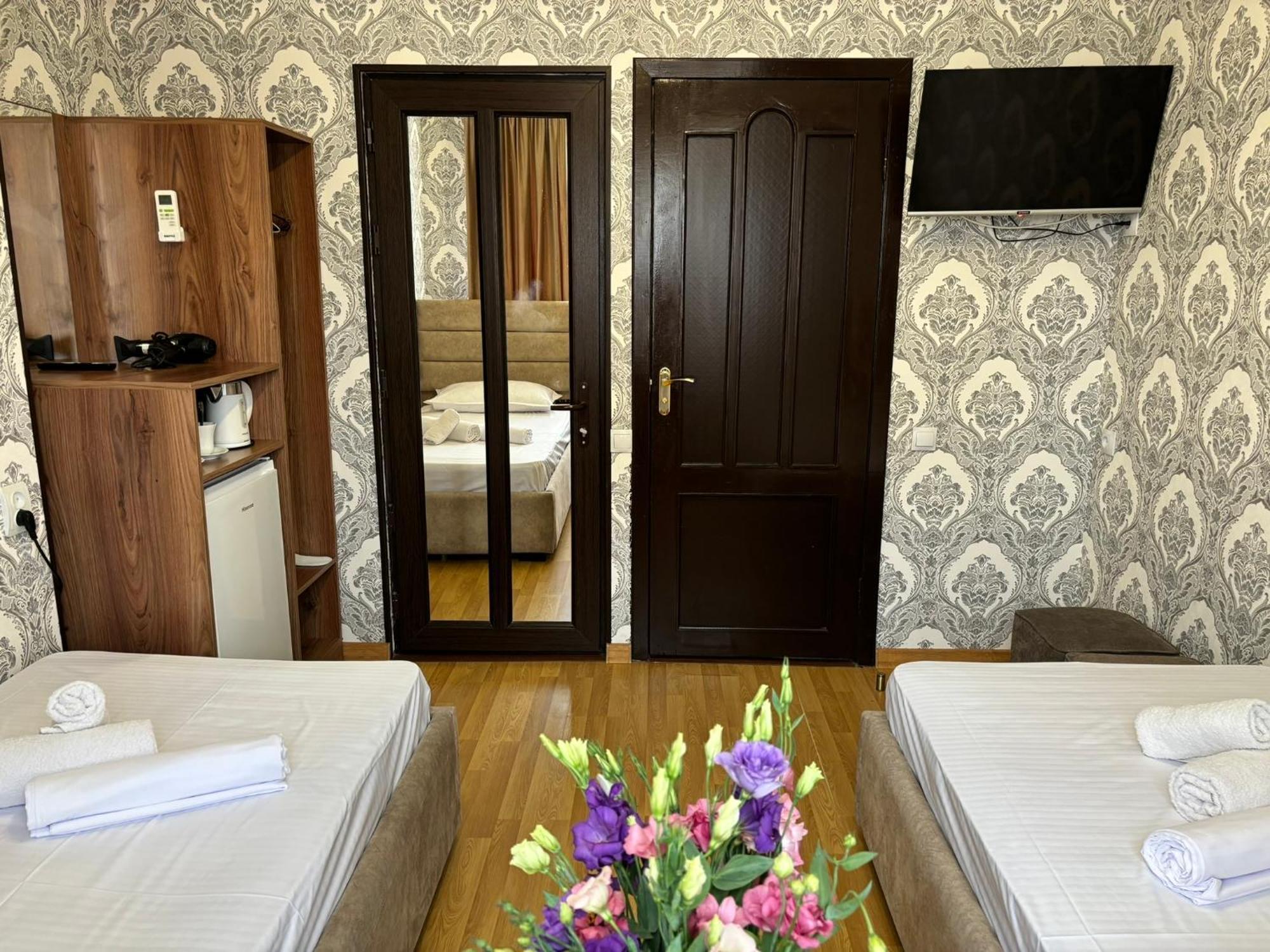 Styopa Hotel エレバン エクステリア 写真